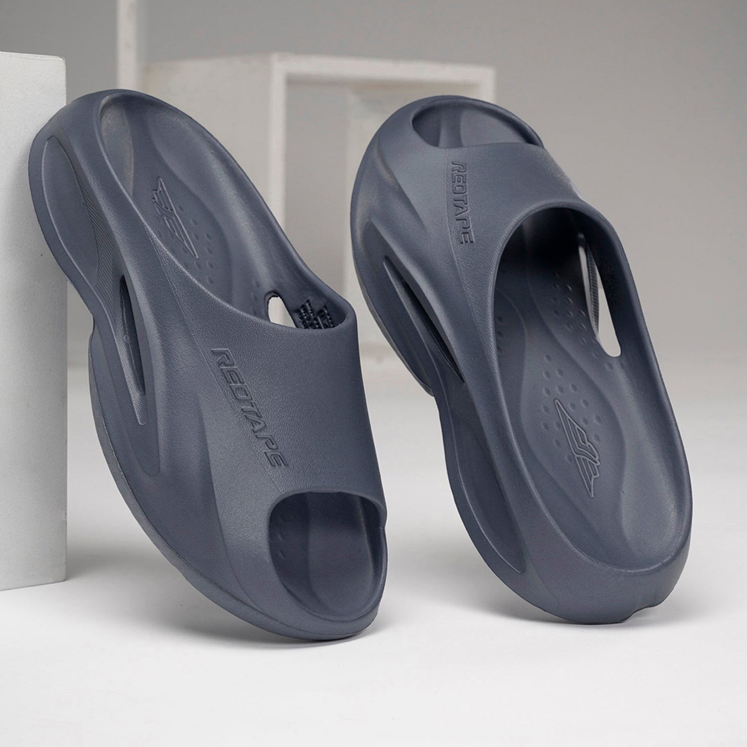 Casual Sliders for Men Refined Round-Toe Shape with a Relaxing