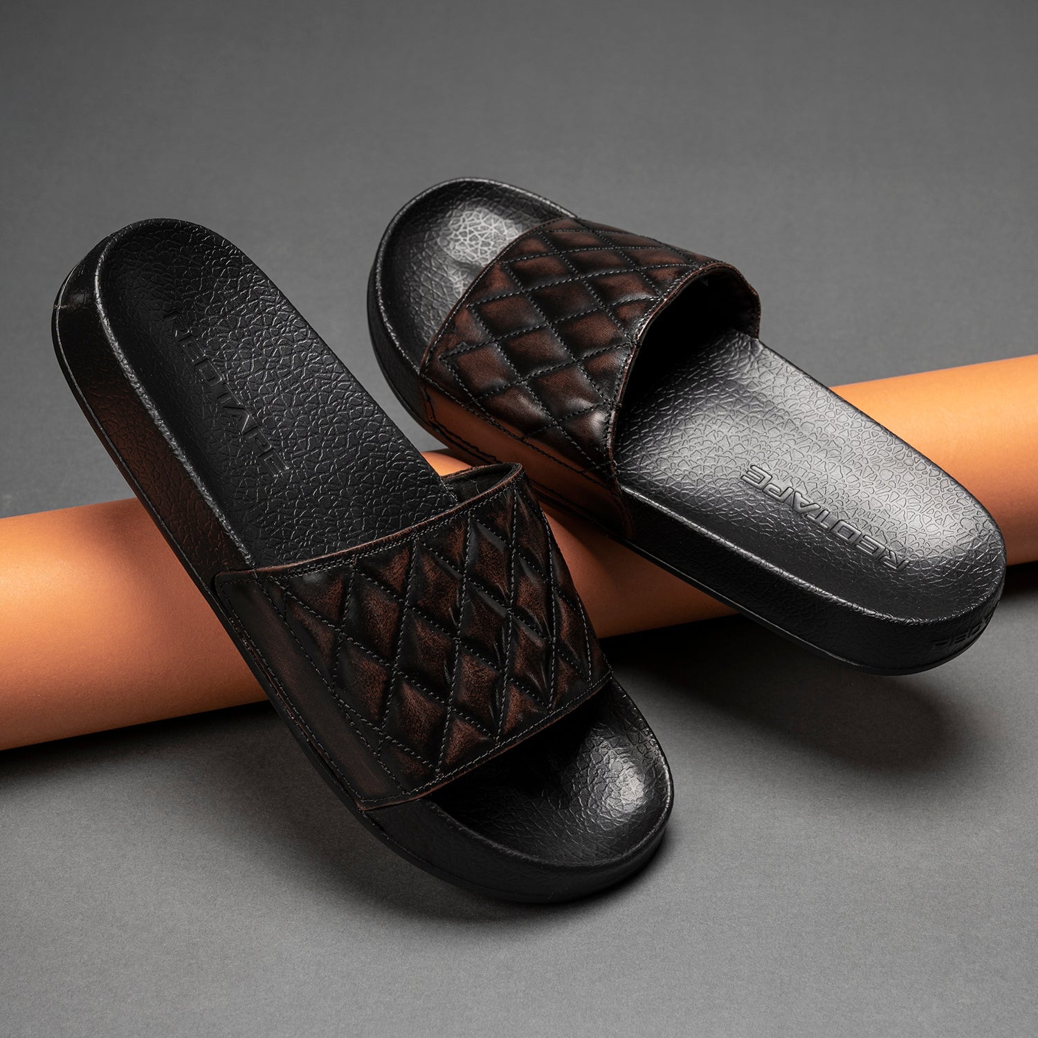 Casual Slip-on Sliders for Men Refined Round-Toe Shape with the