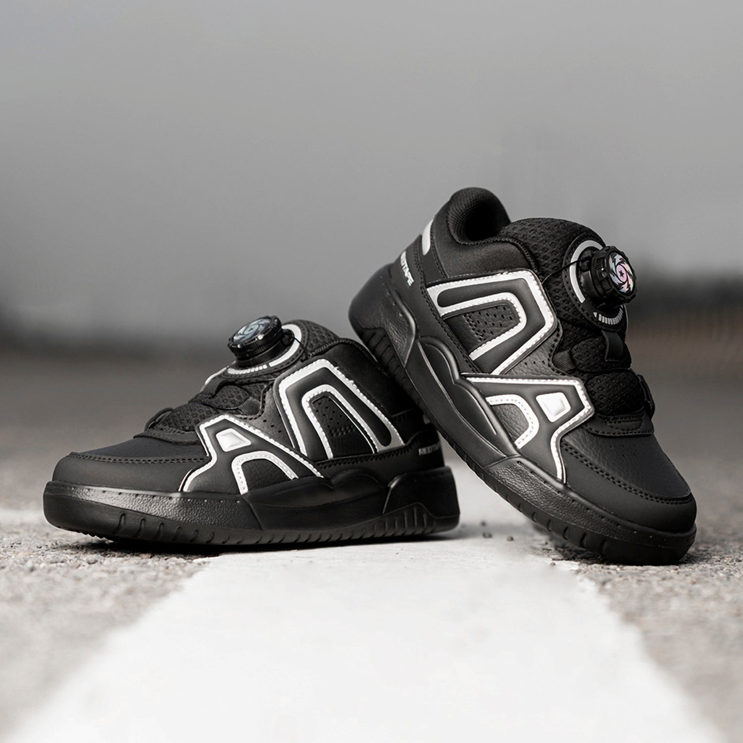 Unisex Sneaker for Kids Soft Cushioned Insole, Dial Lace