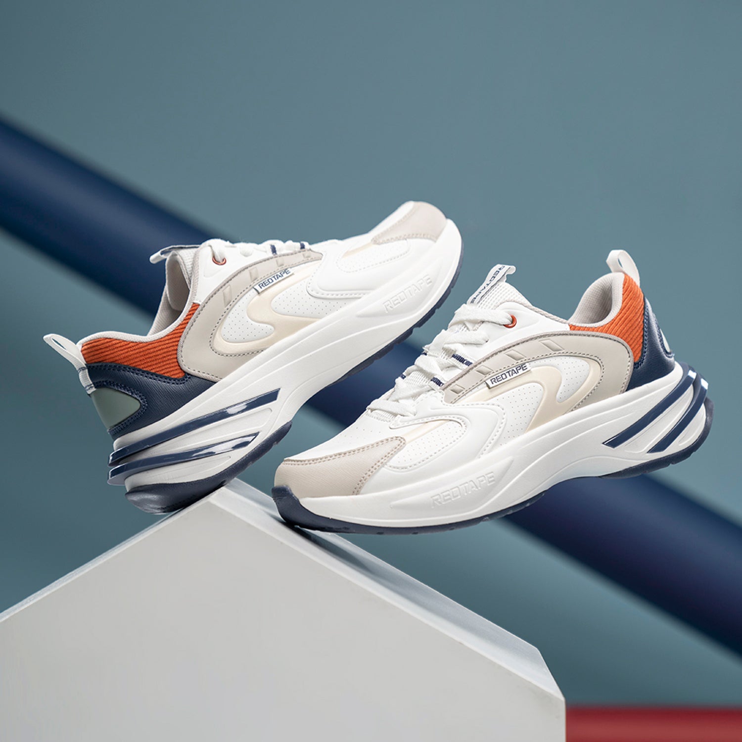 Casual Sneaker Shoes for Men Elegantly Rounded Front, Soothing