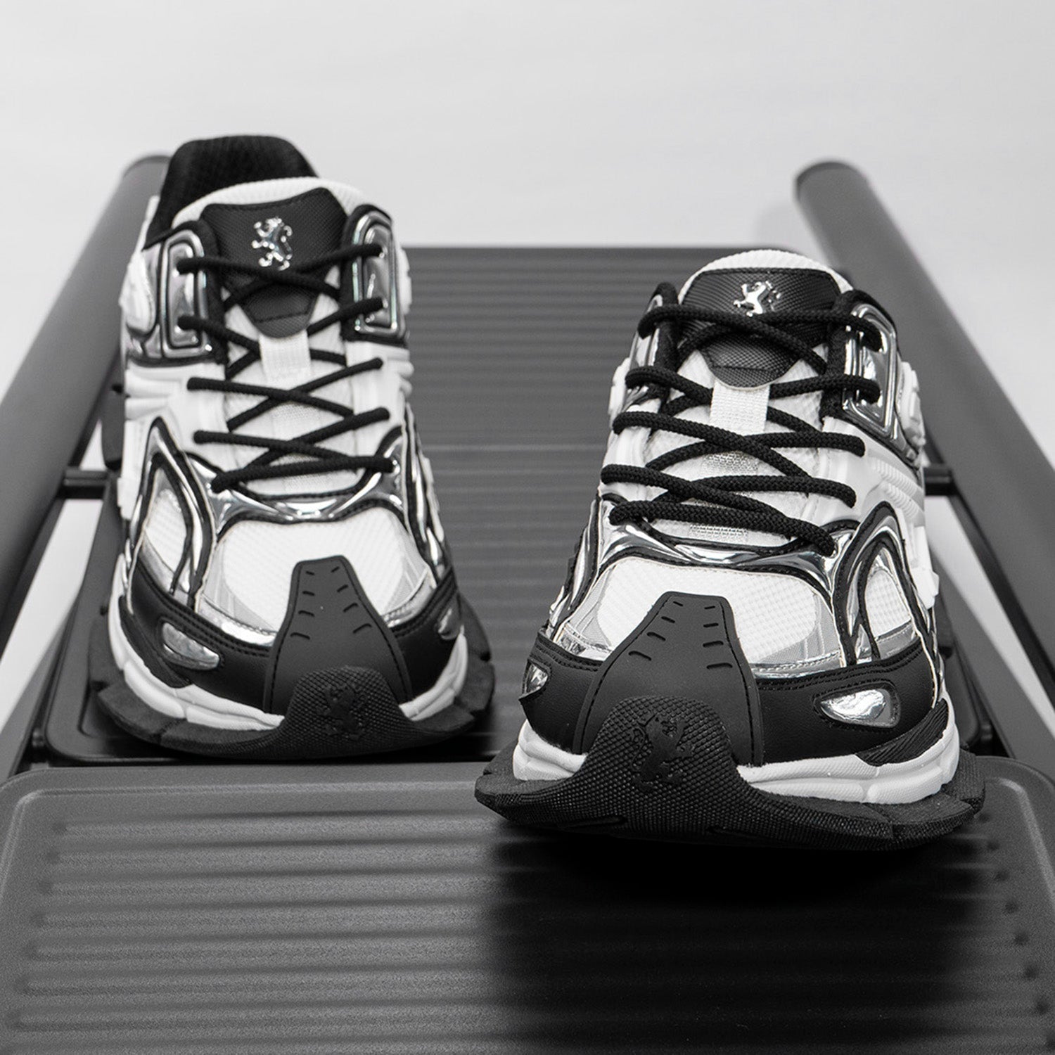 Black/White